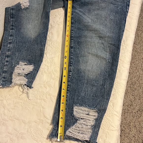 Highway jeans sz 7 capri, length distressed - Picture 6 of 7
